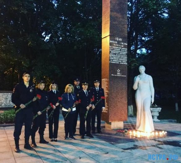 Полицейские и Общественный совет при ОМВД посетили мемориал «Скорбящая мать»